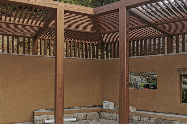 浙江紹興新昌縣城南瑯珂村鋼構(gòu)廊架木紋漆施工項目